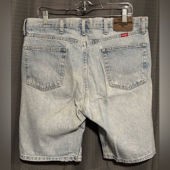 Wrangler Men’s Light Denim Shorts - Picture 2 of 10